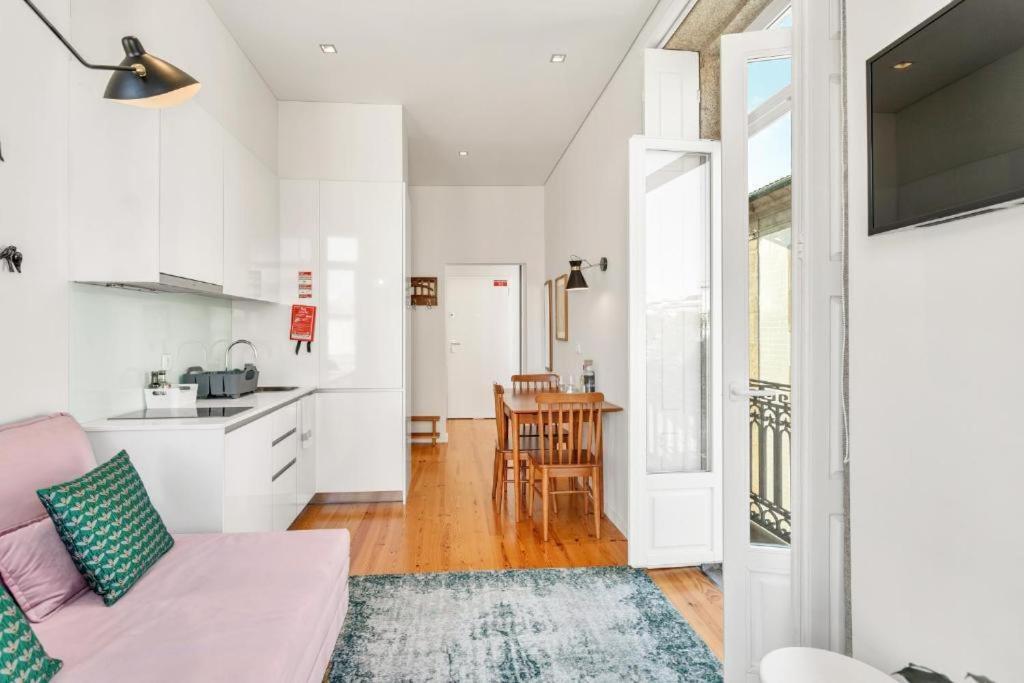 Host Wise - Lovely Shinny Flats With Balcony - Clerigos Porto Zewnętrze zdjęcie