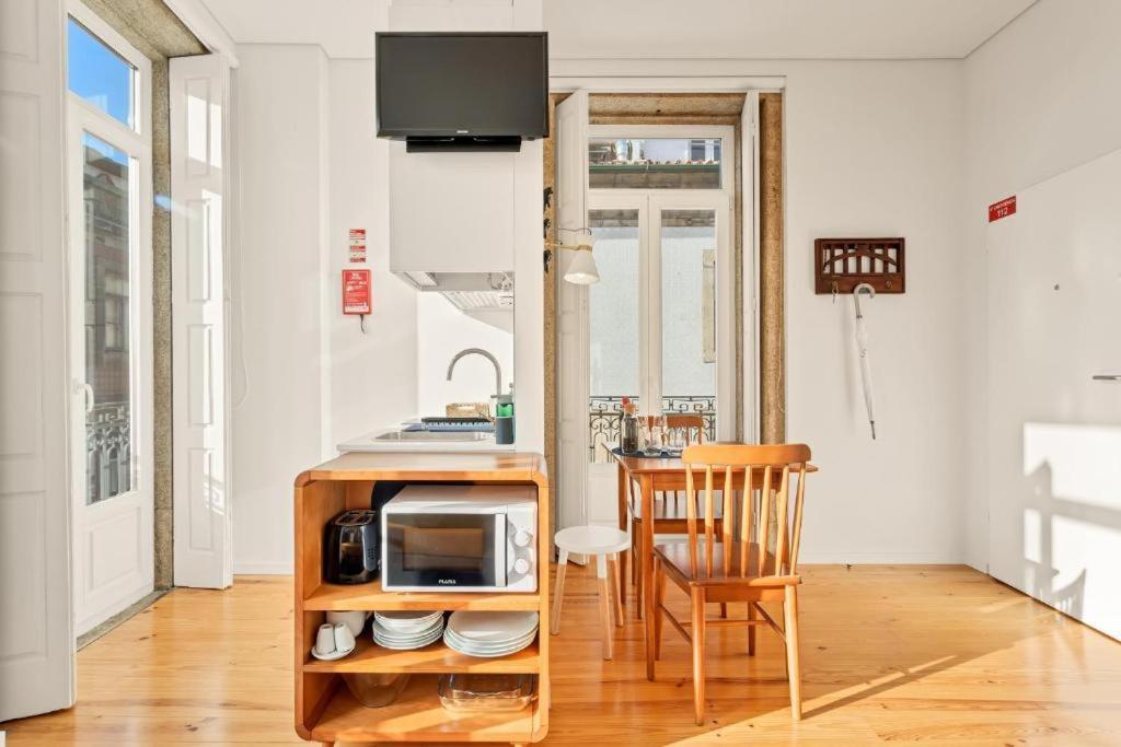 Host Wise - Lovely Shinny Flats With Balcony - Clerigos Porto Zewnętrze zdjęcie